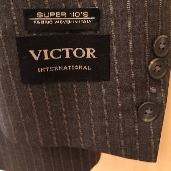 Victor International Grey With Stripes Suit NEW - Picture 3 of 5